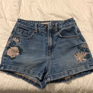 Embroidered mom shorts